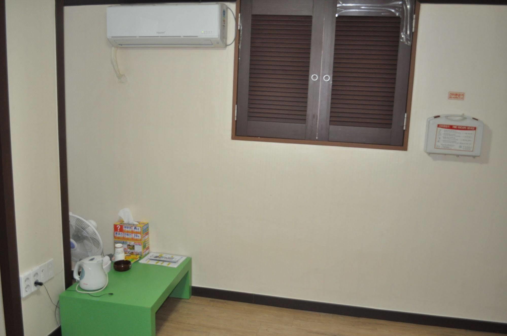 Goodstay Woosin Hotel Jeonju Exterior photo