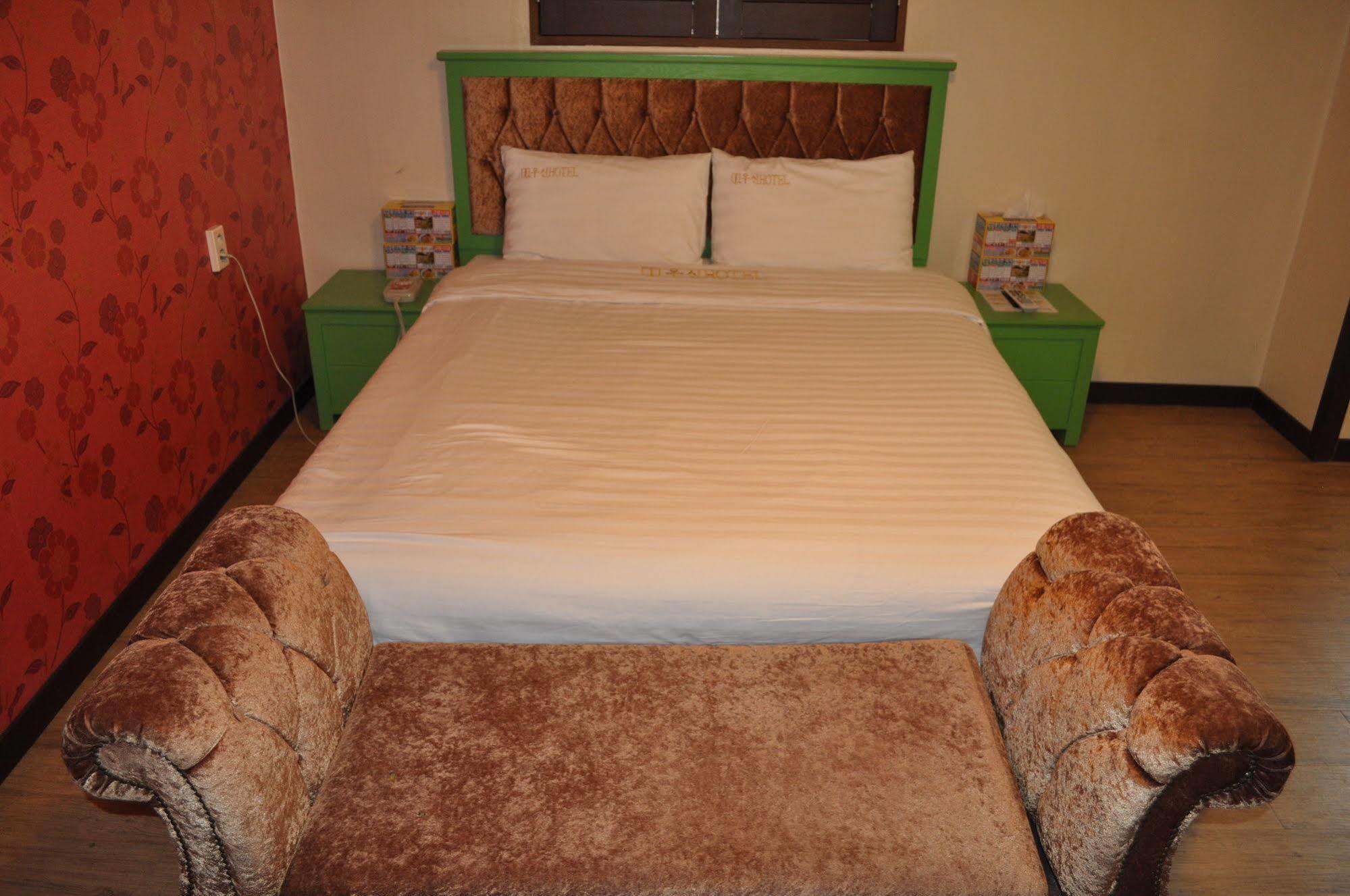 Goodstay Woosin Hotel Jeonju Exterior photo